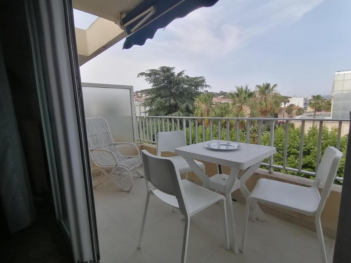 Residence L'Emilia Hyères Exterior foto